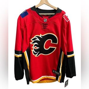 BNWT Lrg Calgary Flames Fanatics Breakaway Alternate Jersey